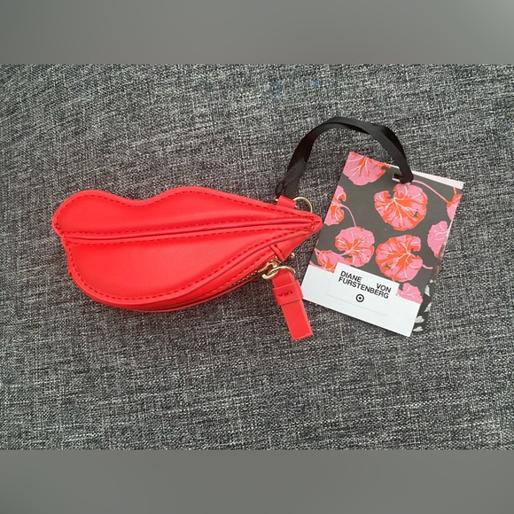 DVF For Target Red Lips Coin Pouch/Bag Charm - NWT - Picture 1 of 3